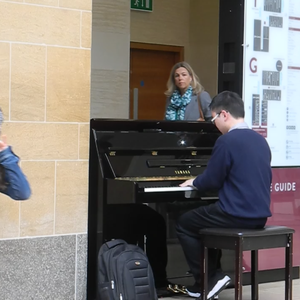 扒开双腿猛烈进入18禁黄网站
